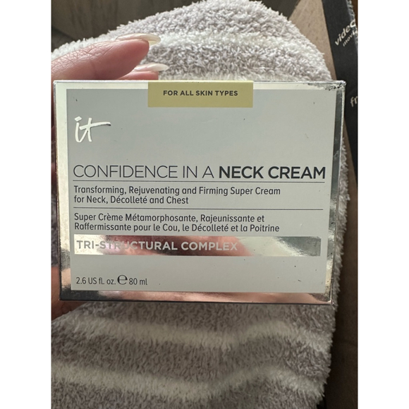 IT Cosmetics Confidence in a Neck Cream for all skin types NIB 2.6oz - Picture 2 of 5